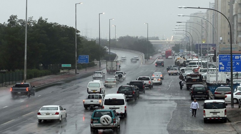 أمطار رعدية بهذه المناطق.. الأرصاد تكشف حالة الطقس غدا