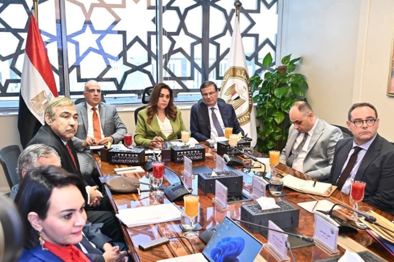 وزيرة التنمية المحلية والقائم بأعمال وزير البيئة ووزير الموارد المائية والرى ووزير... وزيرة التنمية المحلية والقائم بأعمال وزير البيئة ووزير الموارد المائية والرى ووزير الزراعة واستصلاح الأراضي يناقشون تأثير تغير المناخ على الأمن الغذائي في مصر