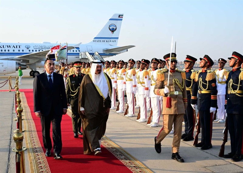مدبولي يستقبل رئيس وزراء الكويت: مناقشة ملفات مشتركة وتعزيز التعاون الثنائي مدبولي يستقبل رئيس وزراء الكويت: مناقشة ملفات مشتركة وتعزيز التعاون الثنائي