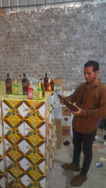 ضبط مصنع خمور غير مرخص في طناش: حملة لضبط الأنشطة المخالفة بالجيزة ضبط مصنع خمور غير مرخص في طناش: حملة لضبط الأنشطة المخالفة بالجيزة