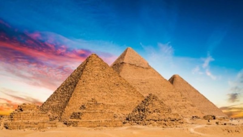 شاهد.. تطوير منطقة أهرامات الجيزة