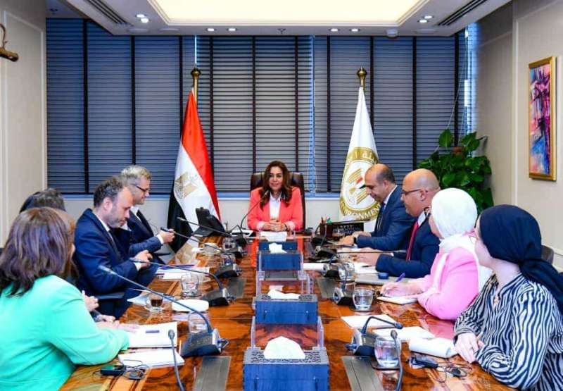 وزيرة التنمية المحلية تلتقي مدير برنامج قطاع الأعمال بالوكالة الألمانية للتعاون الدولي