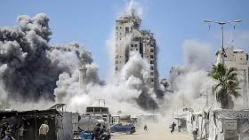 غارات للاحتلال تستهدف مناطق شرق قطاع غزة ومخيمات النصيرات ودير البلح