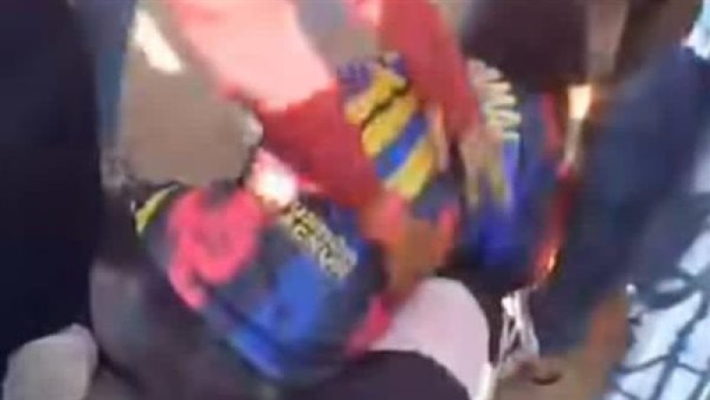 مشاجرة دامية بمدرسة المعلمات بدمنهور: طالبتان تتعديان على بعضهما بالضرب مشاجرة دامية بمدرسة المعلمات بدمنهور: طالبتان تتعديان على بعضهما بالضرب