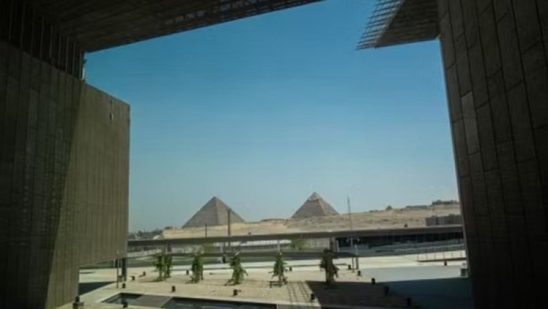 افتتاح المتحف المصري الكبير.. عرض مبهر لتوت عنخ آمون ومطالب باستعادة الآثار... افتتاح المتحف المصري الكبير.. عرض مبهر لتوت عنخ آمون ومطالب باستعادة الآثار الموجودة بالخارج