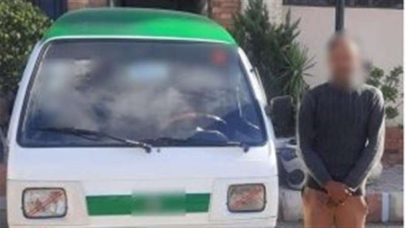 سائق أجرة بالبحيرة يضطر راكبًا للنزول بسبب أجرة زائدة سائق أجرة بالبحيرة يضطر راكبًا للنزول بسبب أجرة زائدة