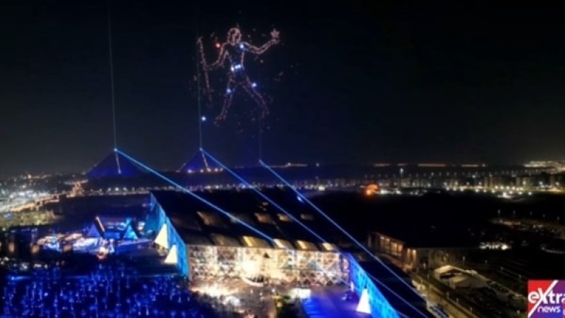 عروض مذهلة بالهولوجرام في سماء المتحف المصري الكبير والأهرامات