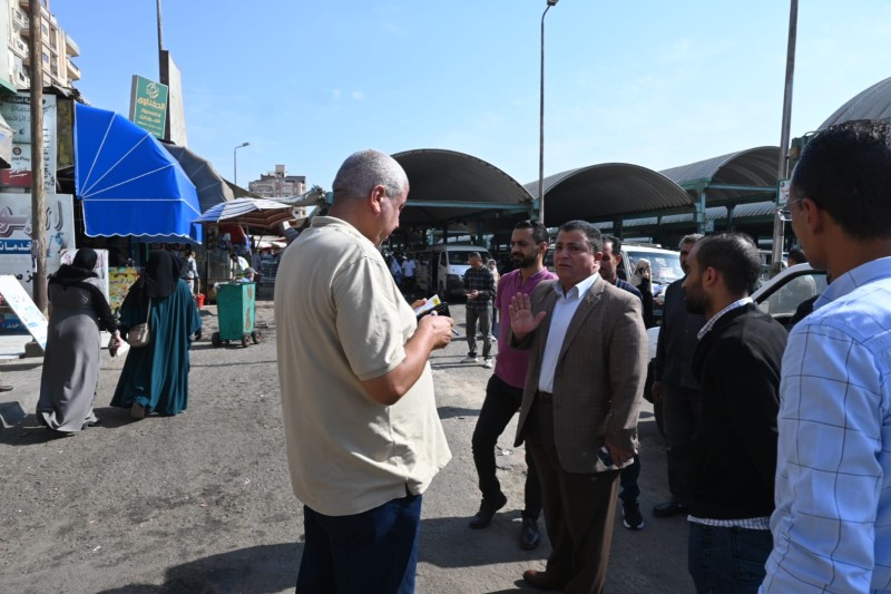 سكرتير عام البحيرة يجري جولة تفقدية لمجمع مواقف دمنهور وأبو حمص