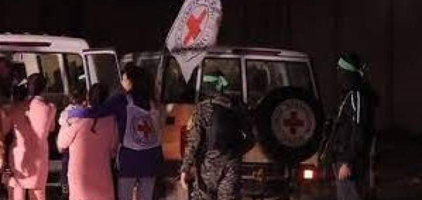 القسام تسلم جثامين 3 جنود للاحتلال عبر الصليب الأحمر