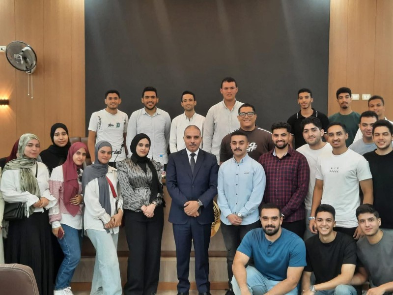 اجتماع وكيل كلية حقوق المنصورة بأوائل الكلية بكافة الشعب والبرامج