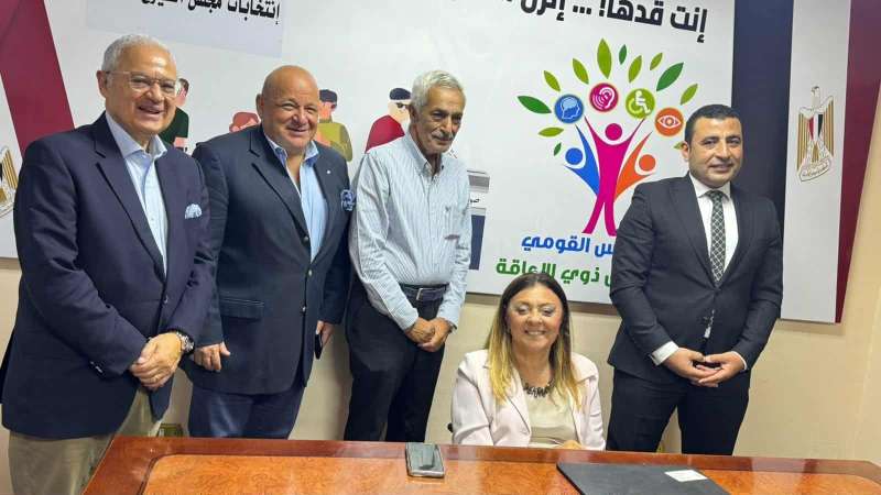 المشرف على ”القومي للإعاقة” تبحث سُبل دمج ذوي الإعاقة مع وفد من نادي هليوبوليس