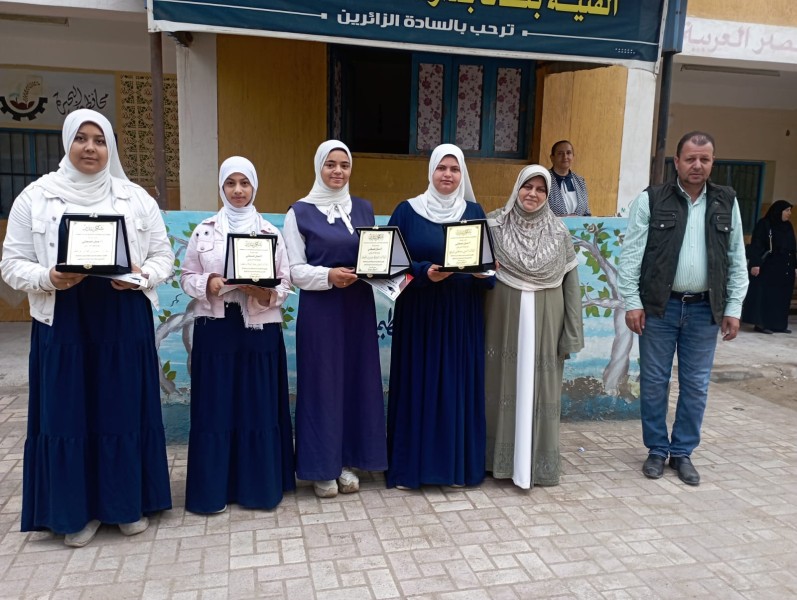 مدير مدرسة دمنهور الفنية بنات: تكريم الطالبات يعكس حرصنا على دعم المواهب والتنافس الإبداعي