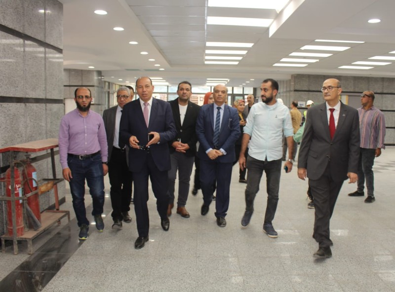 رئيس جامعة المنصورة يتابع تنفيذ مشروعات التطوير بالقطاعات التعليمية والطبية