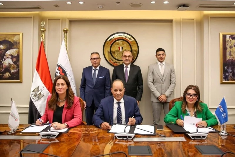 البنك الأهلي والـ (CIB) يوقعان تمويلاً مشتركاً لمشروع ”بيوردايف” لإنتاج المواد الكيماوية