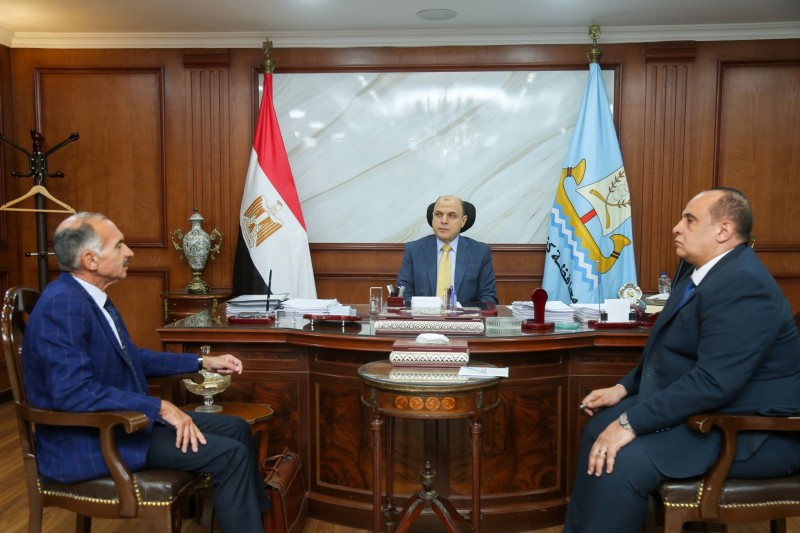 محافظ كفرالشيخ يدرس تطوير خدمات المياه والصرف الصحي