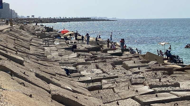 وزير الري: دراسة لإعادة تقييم كافة المنشآت الواقعة بالقرب من البحر