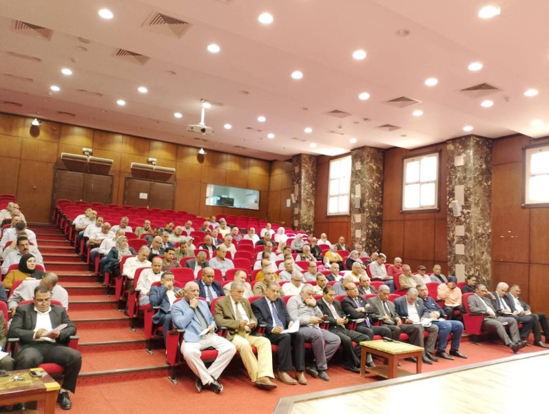 وكيل وزارة التربية والتعليم بالبحيرة يعقد إجتماعا موسعأ مع مديرى الإدارات التعليمية