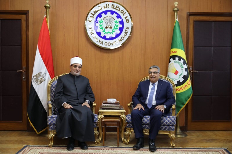 محافظ الدقهلية إستقبل مفتي الجمهورية في إطار زيارته للمحافظه للمشاركة في مؤتمر عيد العلم السادس عشر بجامعة المنصورة