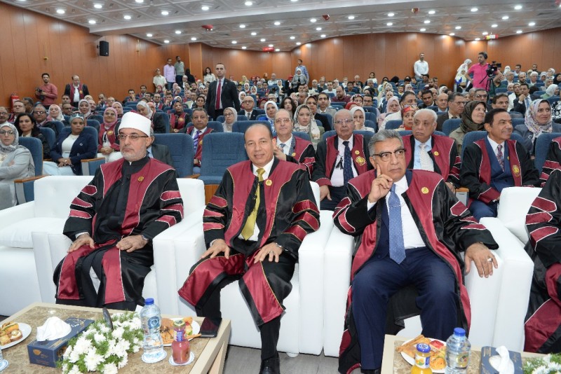 جامعة المنصورة تحتفل بالعيد السادس عشر للعلم وتكرّم علمـاءها بحضور مفتي الجمهورية والمحافظ