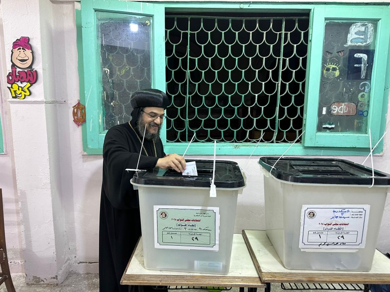 «الأنبا بافيلي » يدلي بصوته بالمنتزة شرق الإسكندرية