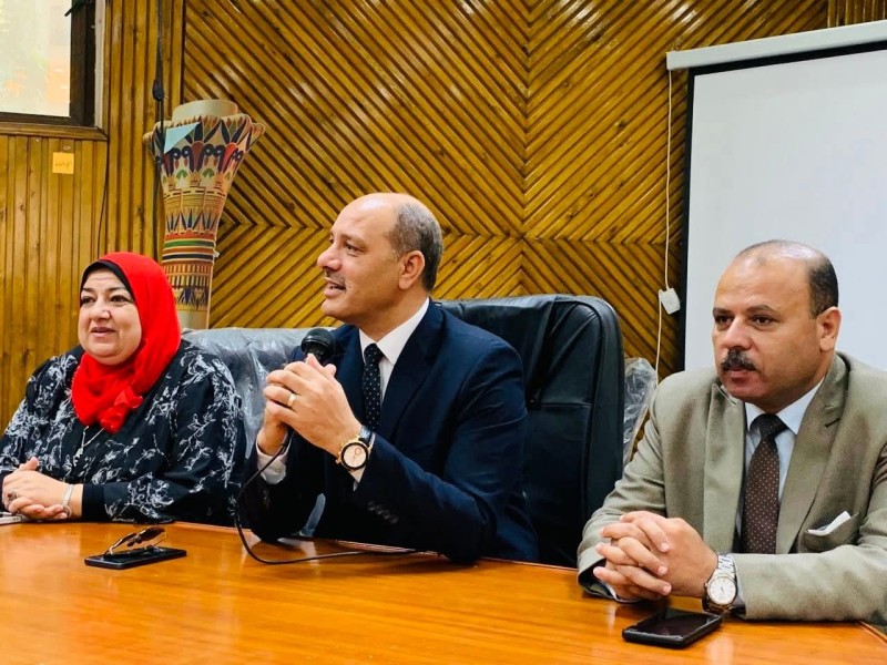 «أبو زيد » يجتمع بالموجهين الأوائل بالإسكندرية