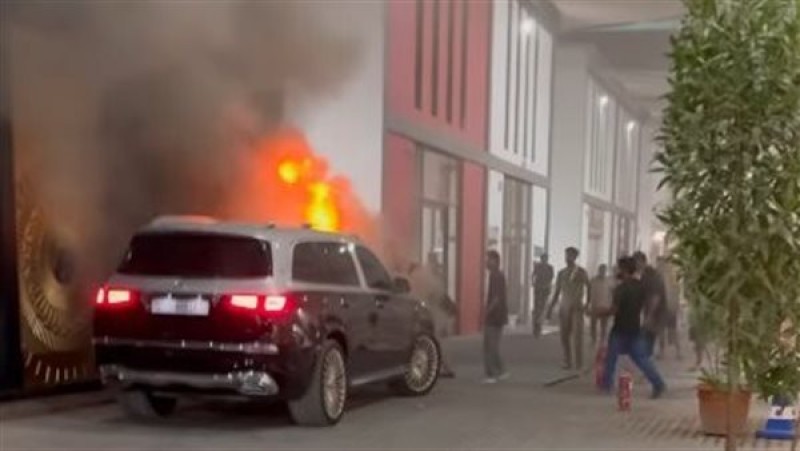 ماس كهربائي يسبب حريق سيارة أمام كارفور العبور: لا إصابات