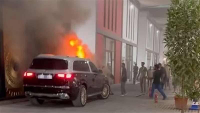 ماس كهربائي يسبب حريق سيارة أمام كارفور العبور: لا إصابات