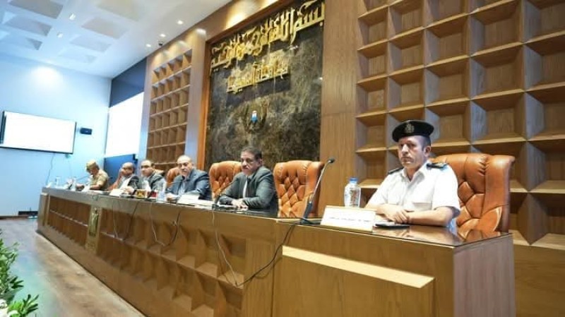 محافظ أسيوط يترأس المجلس التنفيذي ويعلن دراسة إنشاء أول نادي للذكاء الاصطناعي على مستوى المحافظة لخدمة الشباب