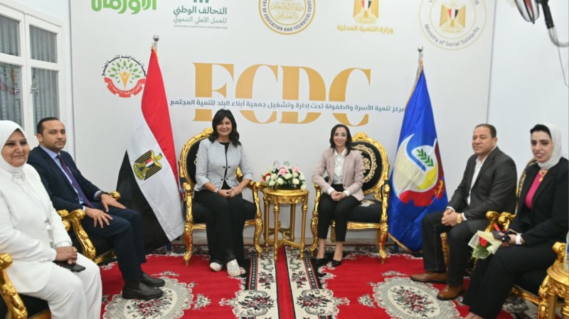 الدكتورة جاكلين عازر والسفيرة نبيلة مكرم تشهدان احتفالية ”في حب مصر” بمركز تنمية الأسرة والطفل بزاوية صقر