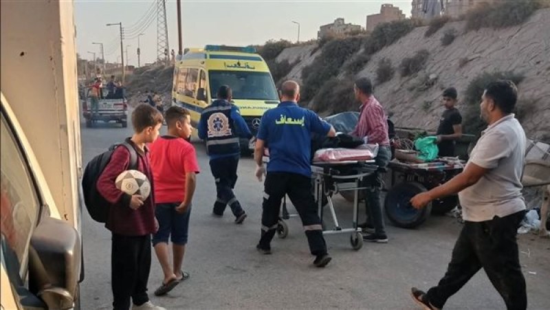 حادث دهس قطار في المنيا: جثتان مجهولتان تنقلان إلى مشرحة مستشفى ملوي