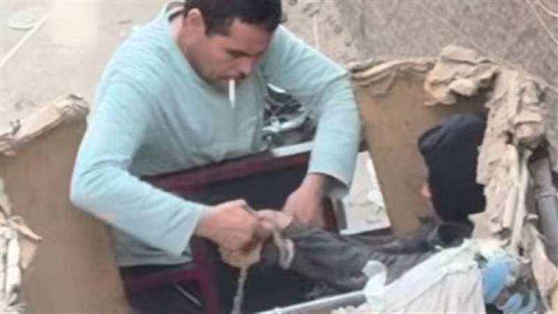 فيديوهات صادمة على مواقع التواصل: جامعي قمامة يوثقون فتاة وسائق ميكروباص يعتدي على قائد سيارة