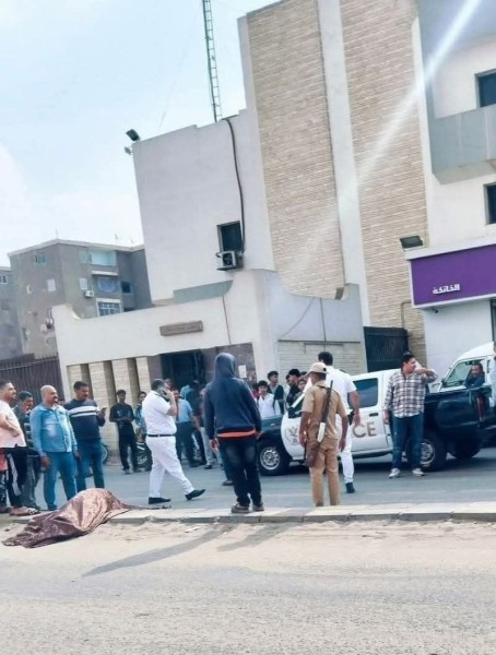 مأساة في الخانكة: فني ينهي حياته بإلقاء نفسه من مبنى عال بعد اصطحاب ابنته من المدرسة