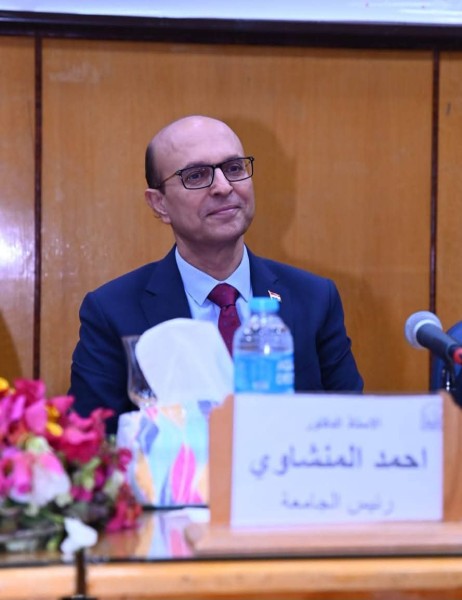 رئيس جامعة أسيوط يشهد التصفيات النهائية لمسابقة الطالب والطالبة المثاليين