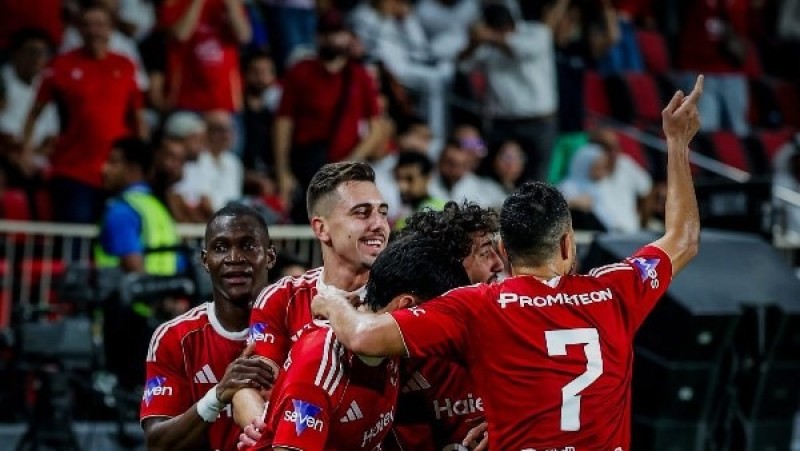 ناقد رياضي يكشف مفاجأة مدوية بشأن صفقة الأهلي الجديدة