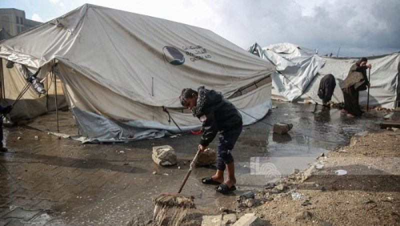 الأمطار تغرق خيام غزة.. المنخفض الجوي يعمق مأساة السكان النازحين