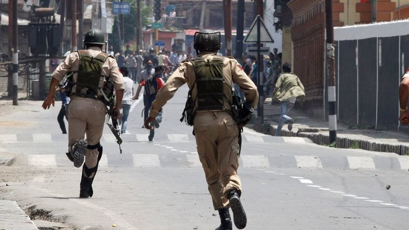 أشلاء على بعد 200 متر.. مقتل وإصابة 41 شخصا في انفجار بمركز شرطة بكشمير الهندية