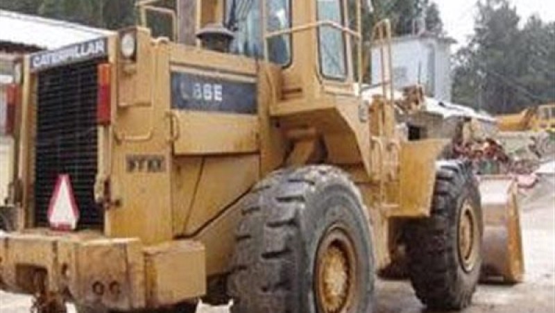 فقدان السيطرة على لودر في القاهرة الجديدة: تلفيات كبيرة وحركة سير متوقفة