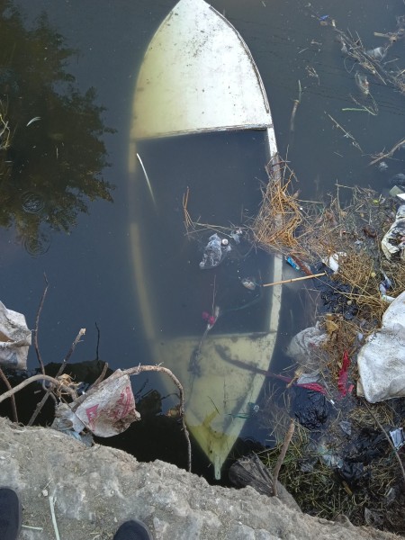 مركب غامض يثير التساؤلات في قرية سنهور البحيرة