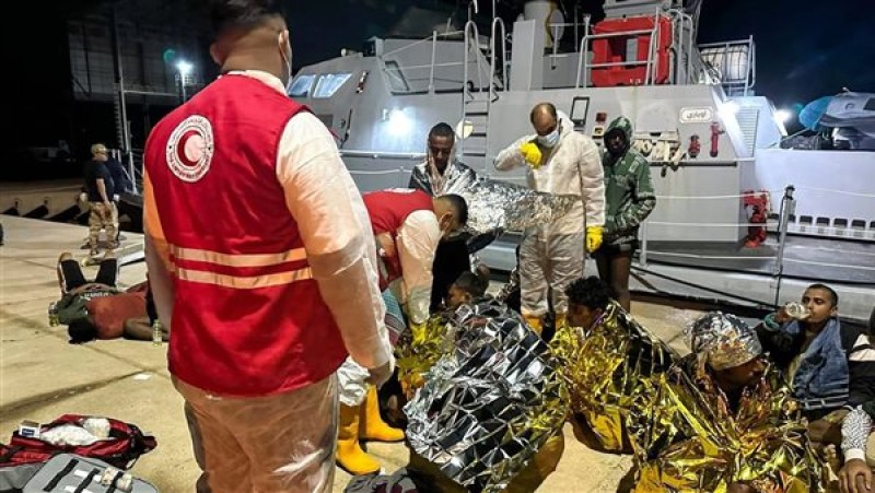 إنقاذ 91 مهاجرًا غير شرعي بعد انقلاب قاربين في ليبيا ومصرع 4 أشخاص