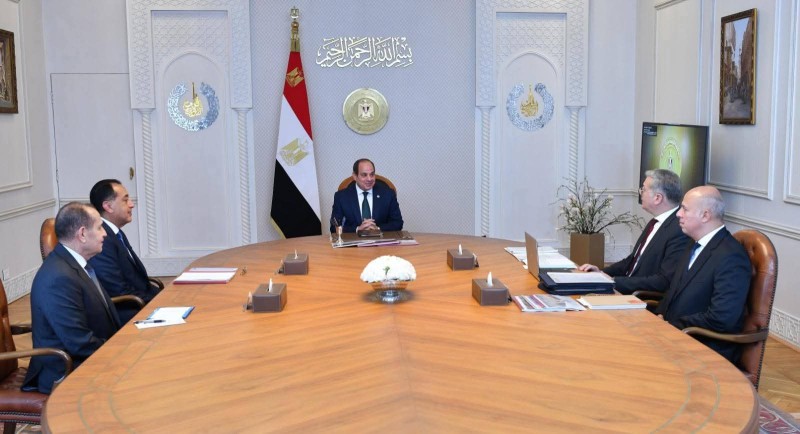 تفاصيل اجتماع  الرئيس عبد الفتاح السيسي مع رئيس الوزراء ووزير البترول