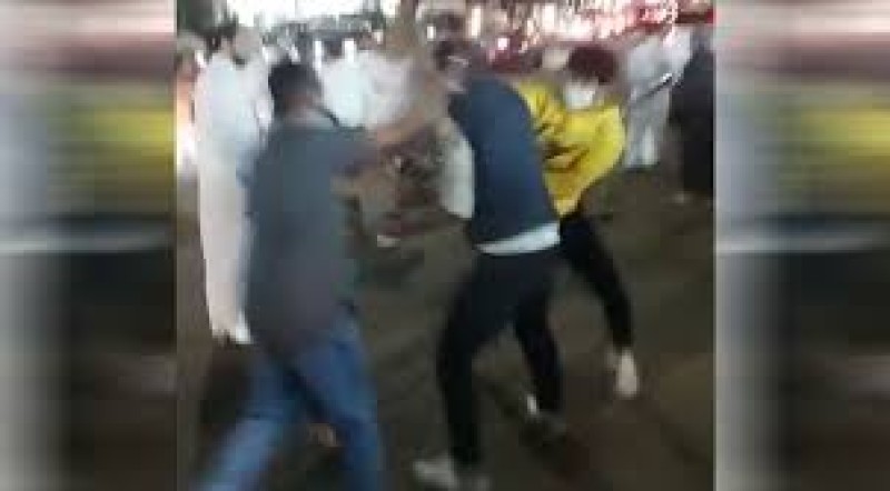 رسالة صوتية مريبة تؤدي إلى مشاجرة بين كويتي وحارس عقار