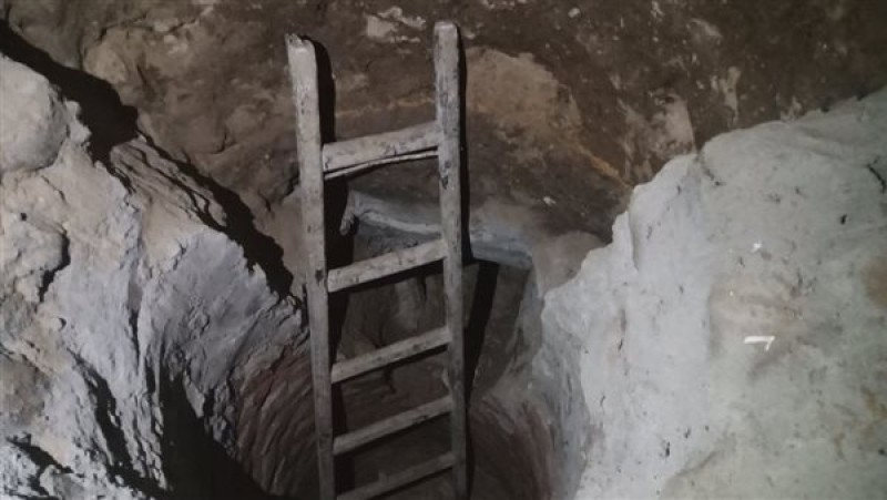 خطة محكمة للإيقاع بضحية: عصابة تستخدم أجهزة إلكترونية وآثار مزيفة