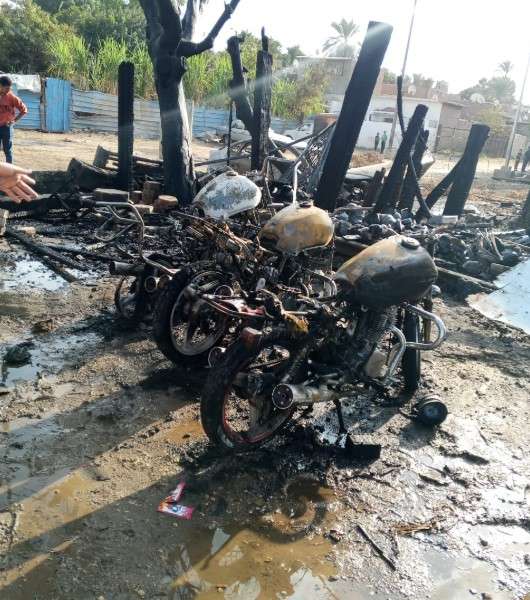 حريق في جراج سيارات بالشرابية يدمر 3 موتوسيكلات وسيارة