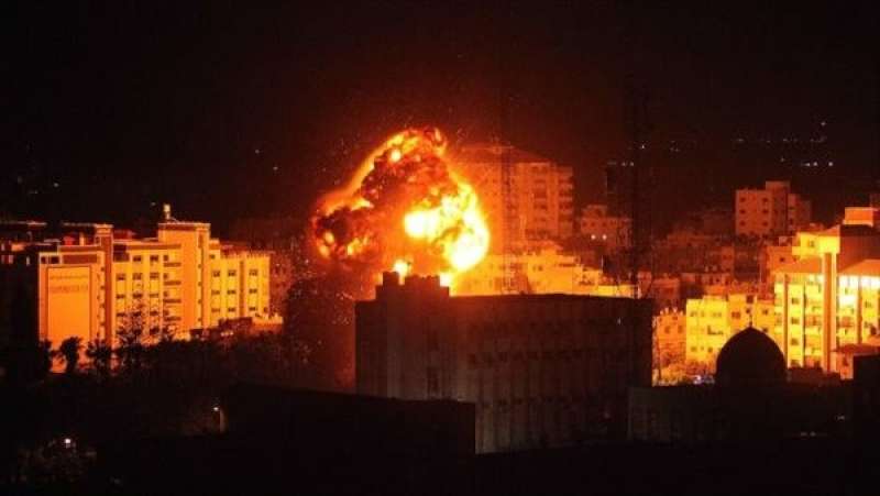 العدوان الإسرائيلي على غزة يستمر: طائرات الاحتلال تستهدف أماكن متفرقة