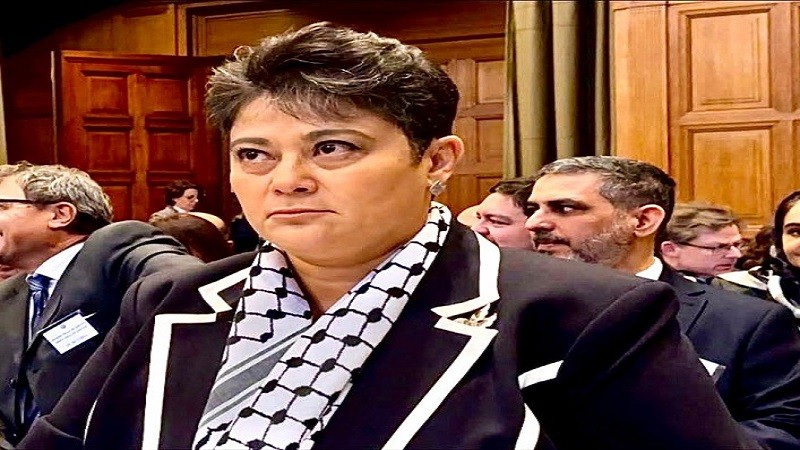 نميرة نجم تهنئ نزيه النجاري بحصوله علي وسام الصداقة الروسي