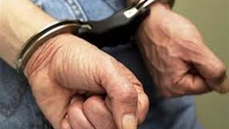 الأمن يلقي القبض على شاب مدمن آيس حاول قتل شقيقه الصغير في الجيزة