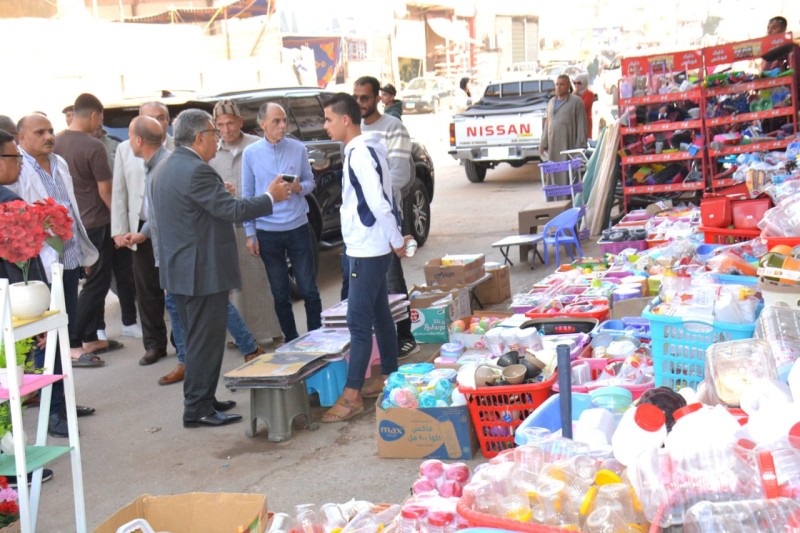 محافظ الدقهلية: اتخاذ الإجراءات القانونية اللازمة لفرض غرامة يومية على اشغالات المحلات تُحتسب طبقاً لمساحة الإشغال بالشوارع