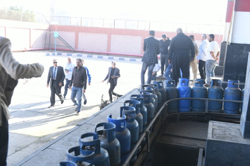 محافظ الدقهلية يُفاجِئ مصنع تعبئة اسطوانات الغاز بطلخا