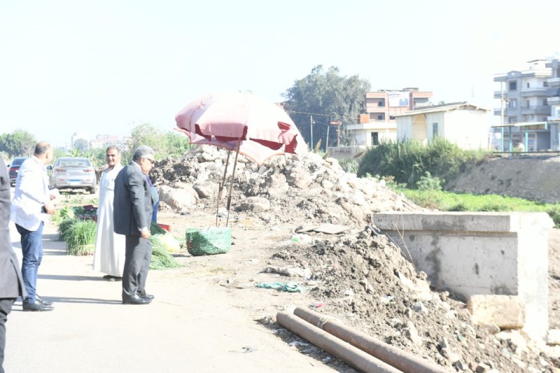 محافظ الدقهلية يتفقد أعمال إنشاء كوبري الطويلة في طلخا ويشدد على سرعة التنفيذ