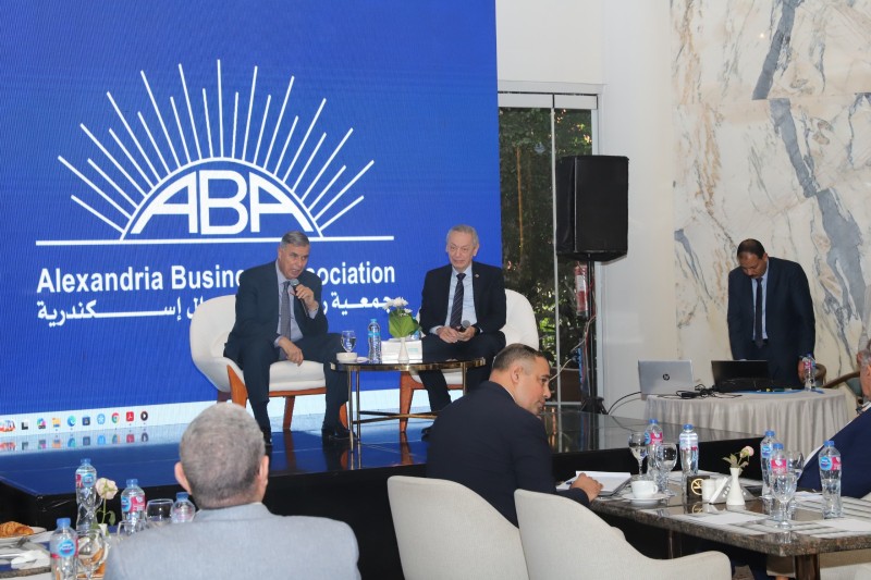 قيادات الإسكندرية تبحث رؤية التنمية الشاملة بالمحافظة